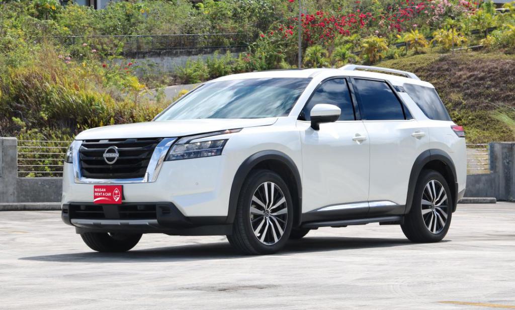 Pathfinder 8 Passengers SUV (CDW)